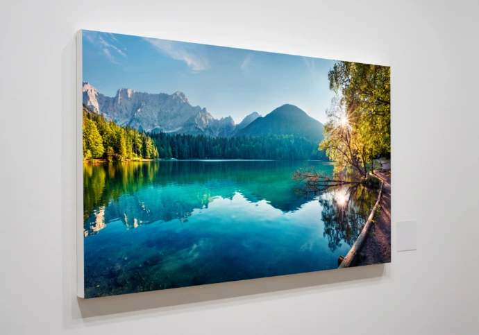 Paysage montagne e lac sur un tableau acoustique décoratif